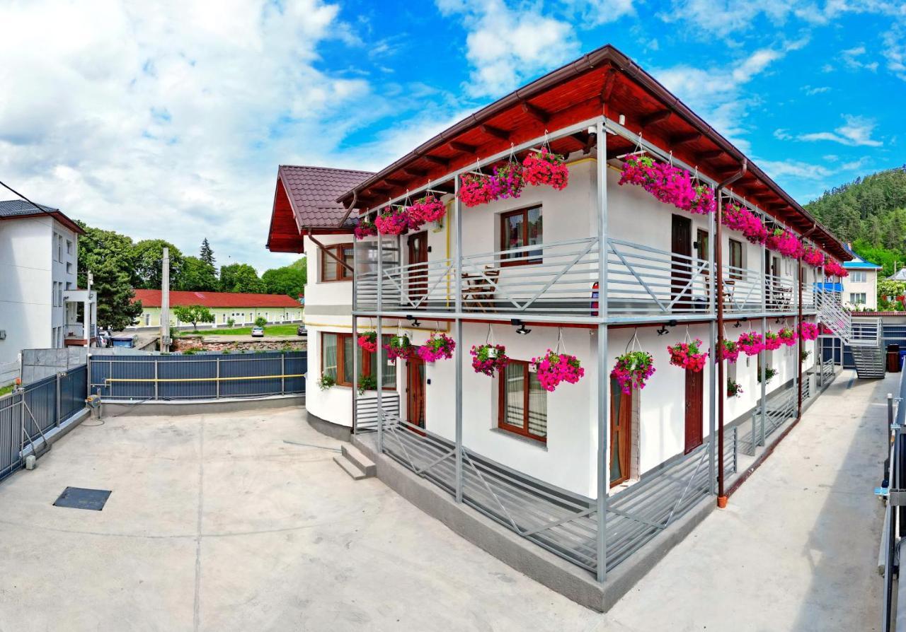 Vaias Aparts Targu Neamt Ngoại thất bức ảnh