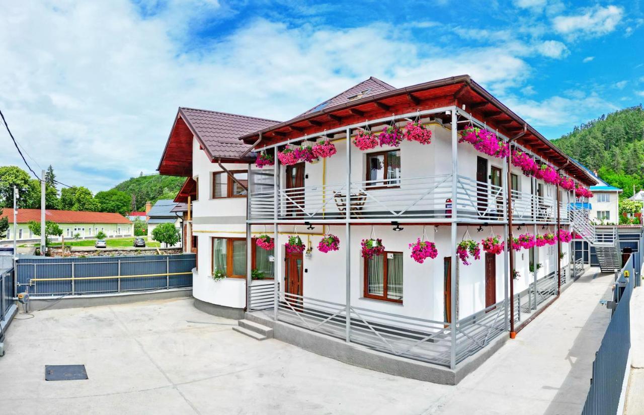 Vaias Aparts Targu Neamt Ngoại thất bức ảnh